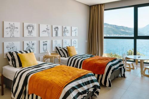 Zhiraff in Unknown City, Montenegro