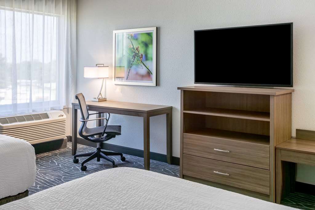 La Quinta Inn & Suites by Wyndham Valdosta - photo 27