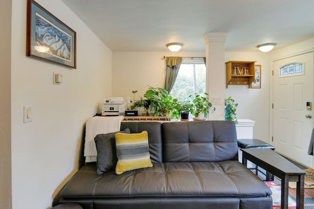 Cozy Anchorage Retreat Less Than 4 Mi To Downtown — Anchorage