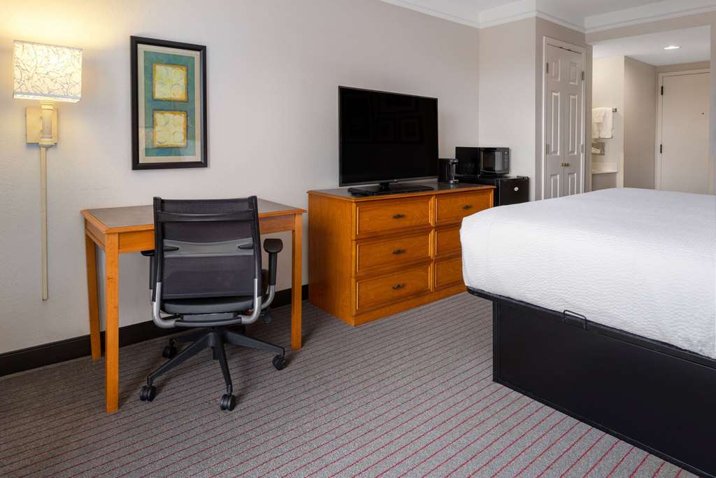 La Quinta by Wyndham Kingsport Tri Cities Airport - photo 17