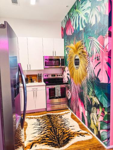 Dreaming With Dolly Luxe Stay Near Broadway — 4-Star Luxury Hotel in Nashville, United States