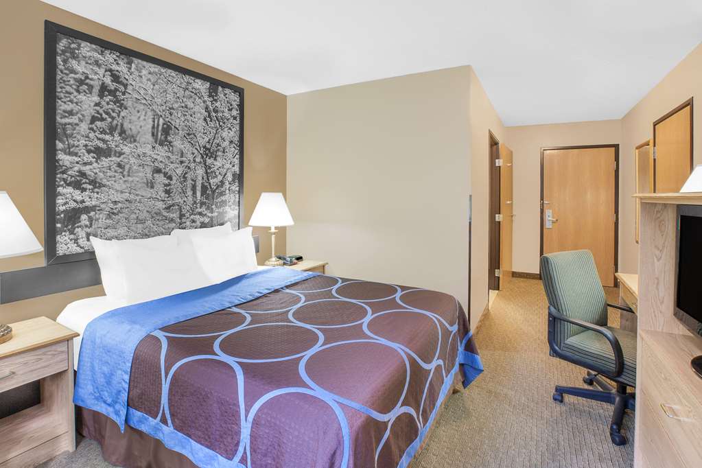 Super 8 by Wyndham Seville - photo 10