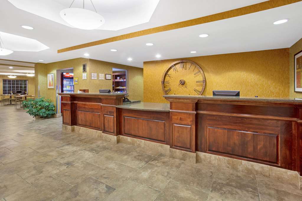 La Quinta Inn & Suites by Wyndham Dickinson - photo 6