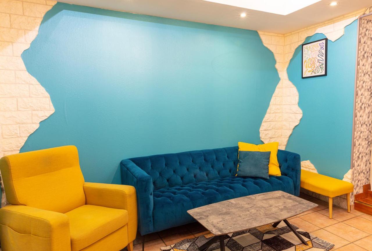 Maison de Ville Restylee Avec Jardin Proche Gare — 4-Star Luxury Hotel in Dunkerque, France
