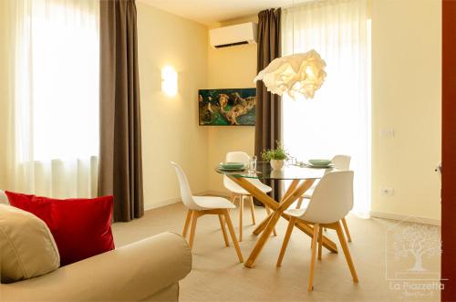 Appartamenti La Piazzetta — 4-Star Luxury Hotel in Sirmione, Italy