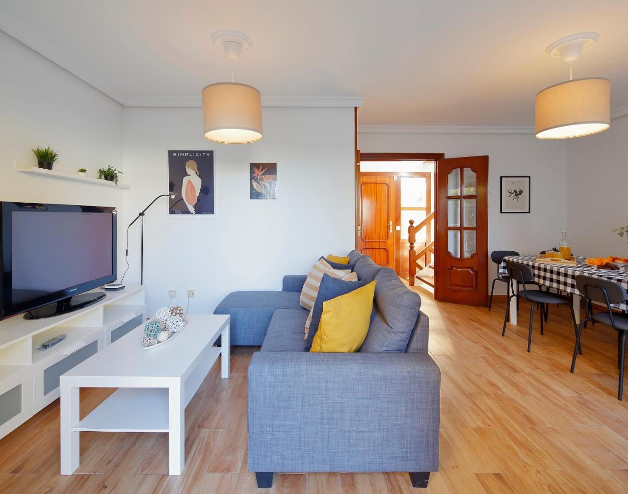 158a Triplex Rinconin Con Piscina by R2r Consulting in Gijon, Spain