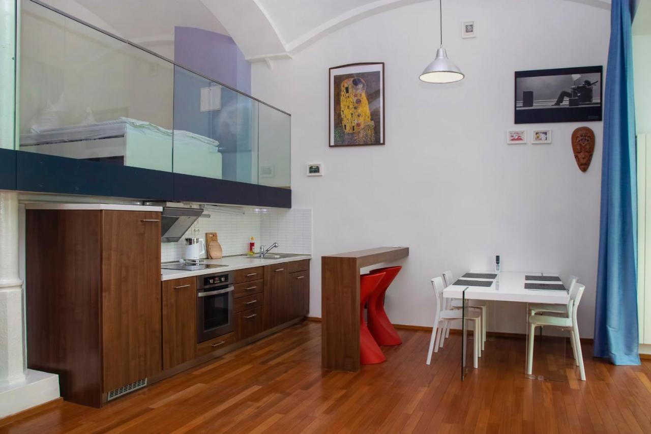 Modern apartment with terrace and air conditioning — 4-Star Luxury Hotel in Prague, Czech Republic