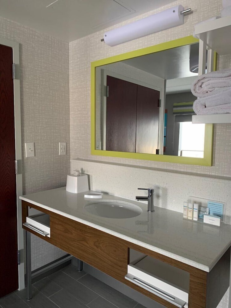 Hampton Inn & Suites Syracuse Dewitt - photo 31