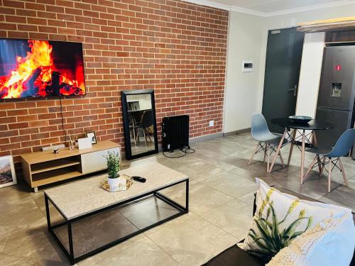Secure 1 Bedroom Apartment in Midrand Waterfall City Lock Up and Go Free WIFI and Parking 5 Elizabeth Place — 4-Star Luxury Hotel in Midrand, South Africa