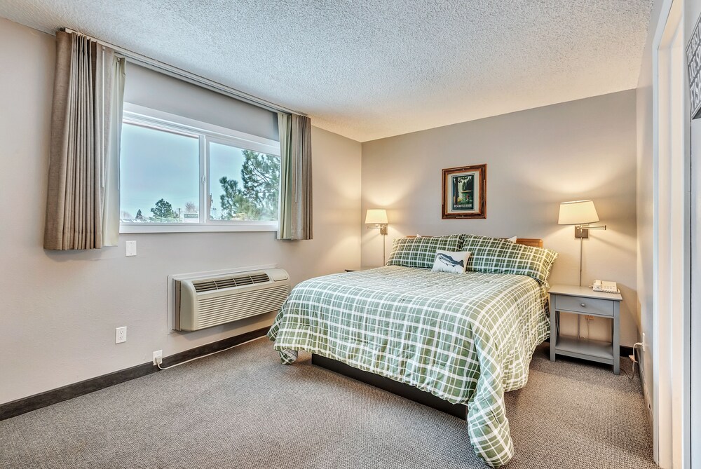 Bend Riverside Inn & Suites - photo 91