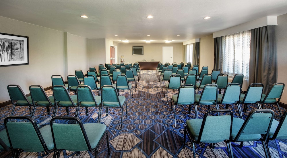 Hampton Inn Phoenix Airport North - photo 45