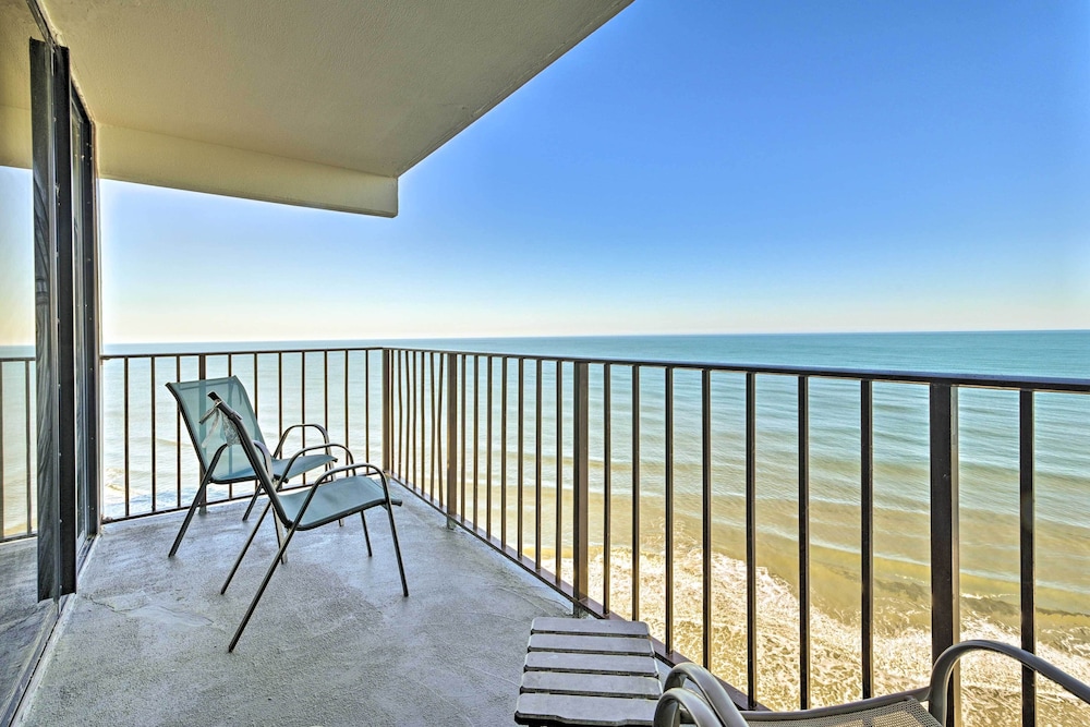 Oceanfront Oasis w Deck and Resort Beach Access - photo 2