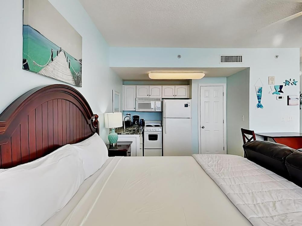 Majestic Beach Towers 1 1412 - featured photo