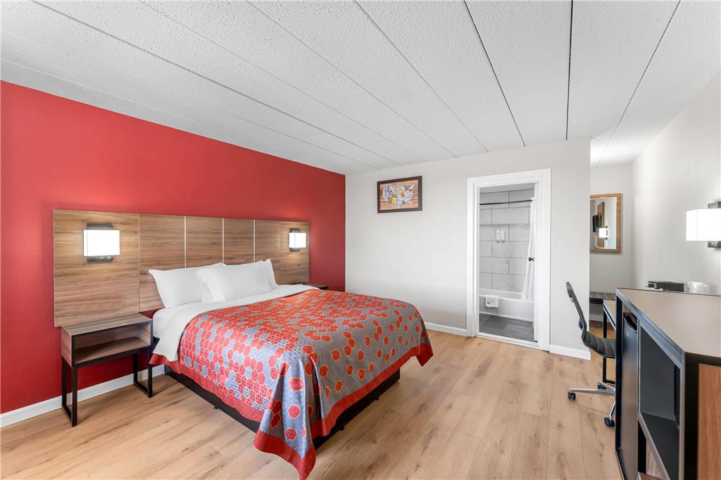 Econo Lodge Cranston Providence - photo 19