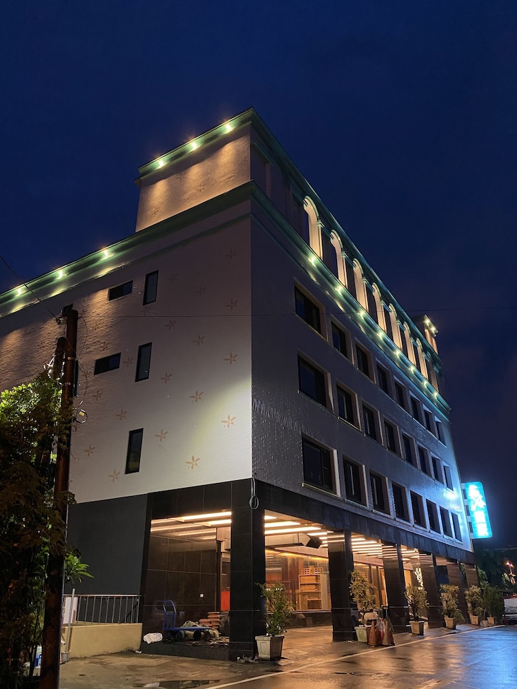 Weifeng Boutique Business Hotel Zhanqian Branch in Pingtung, Republic of China Taiwan