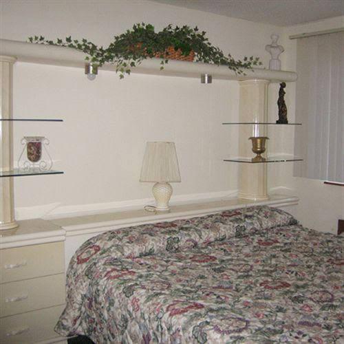 Economy Inn & Suites Cedar Lake - photo 5