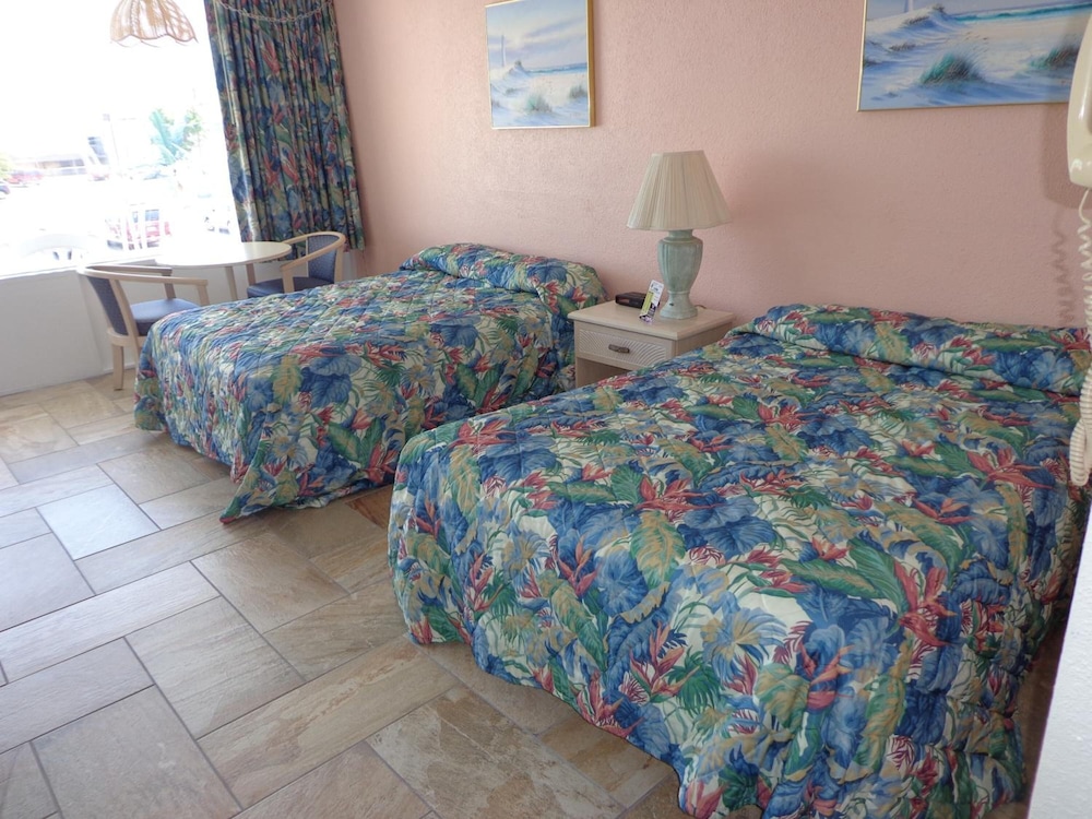 Quarterdeck Motel - photo 7