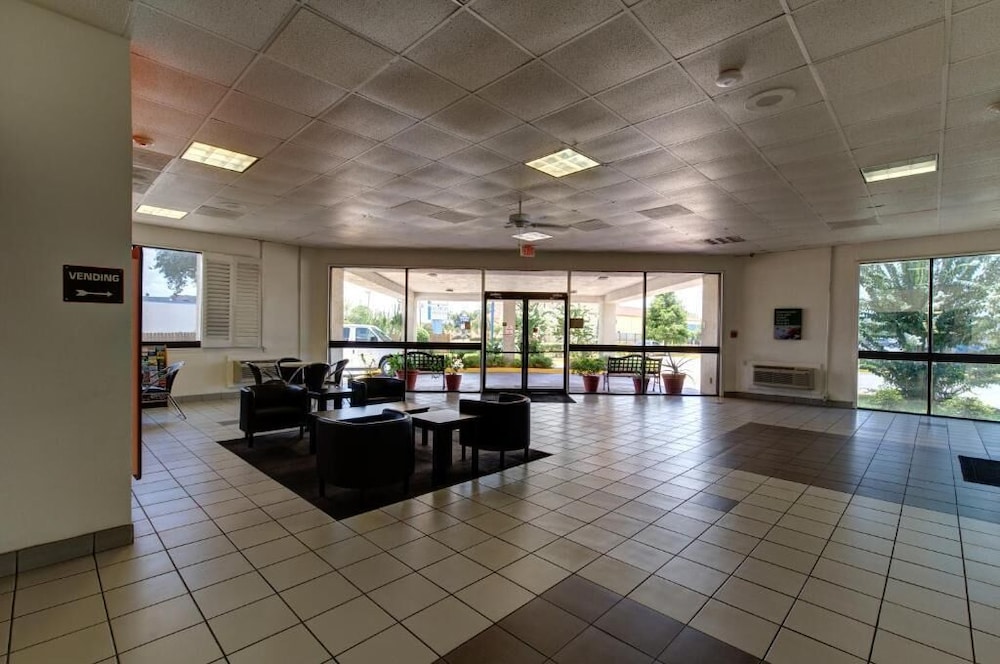 Executive Inn & Suites Hobby - photo 27