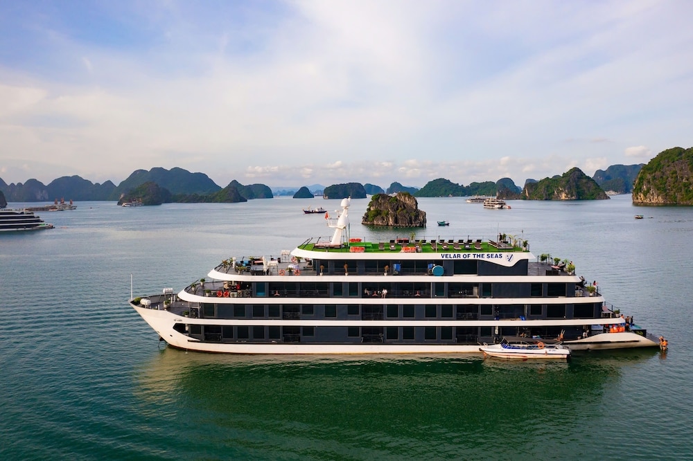Velar of the Sea Cruise — 5-Star Luxury Hotel in Ha Long, Vietnam