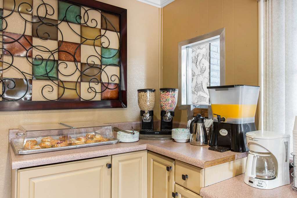 Rodeway Inn Escondido Downtown - photo 29