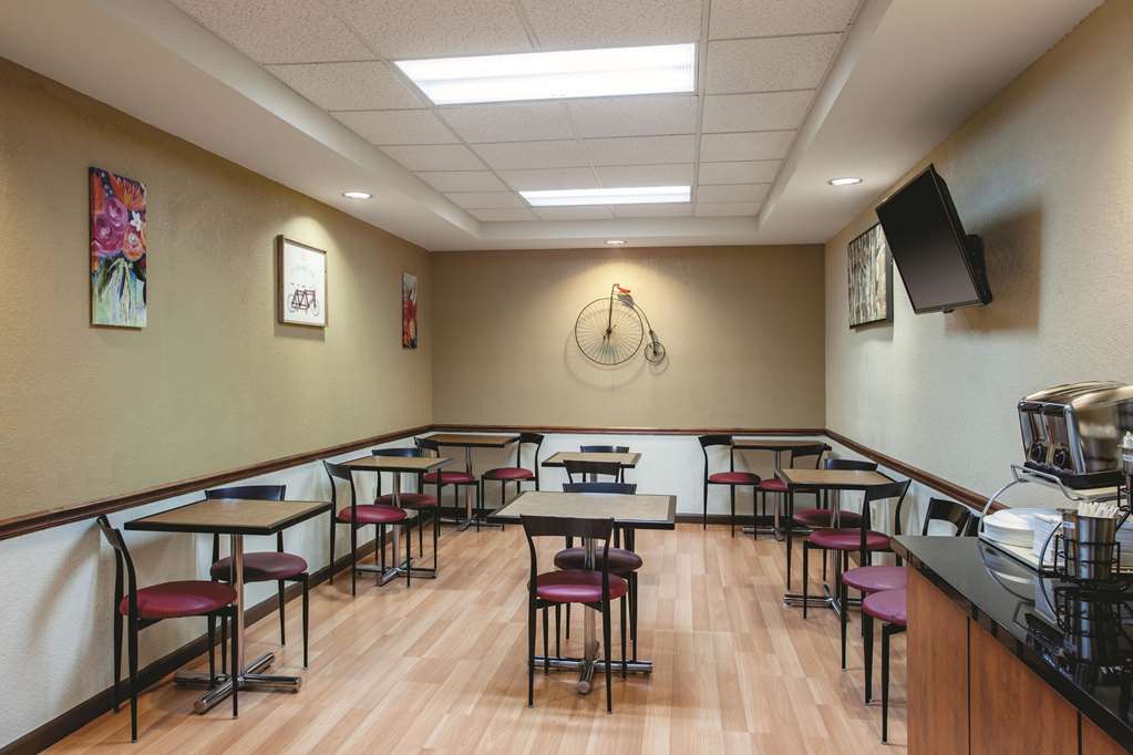La Quinta Inn & Suites by Wyndham Davis - photo 28
