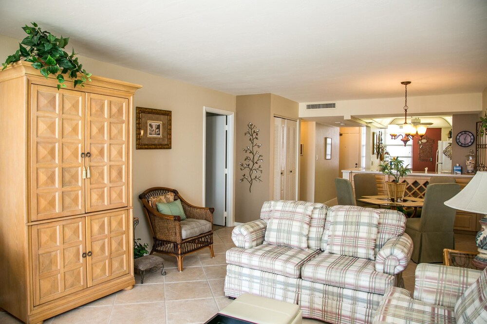 South Seas Tower 3 1005 - photo 9