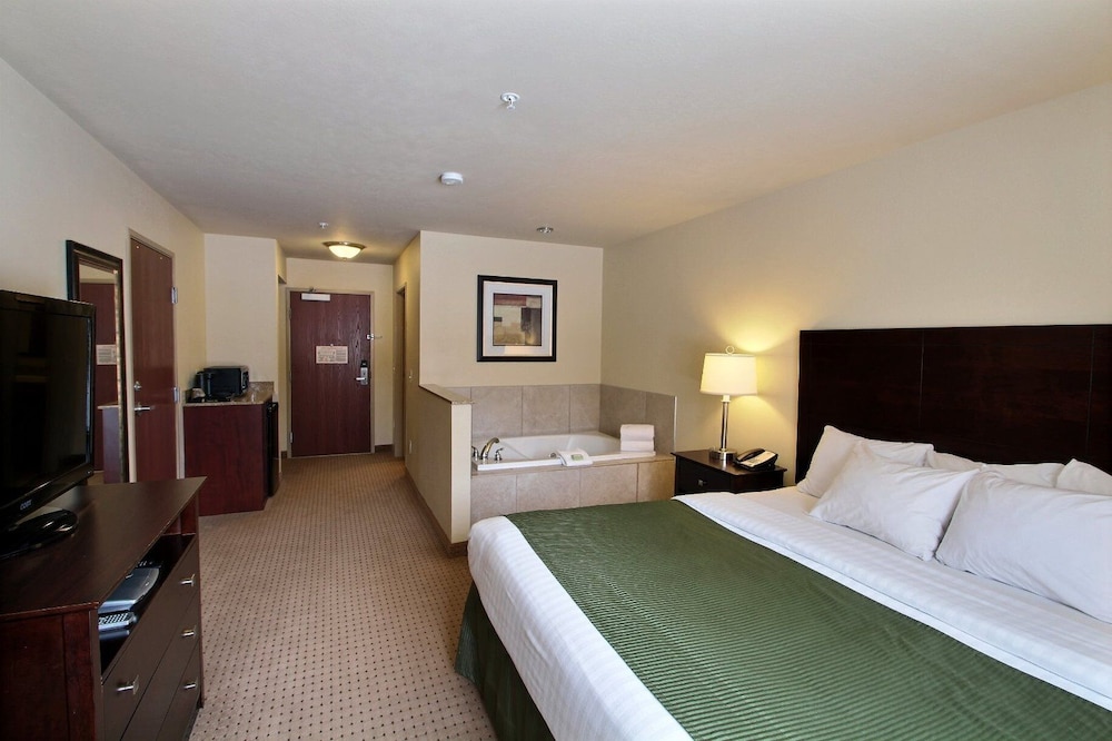 Cobblestone Inn & Suites Bloomfield - photo 21