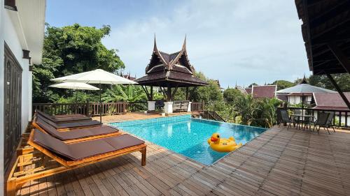 CM8 Beds & Private Pool - carbon neutral hotel in Unknown City