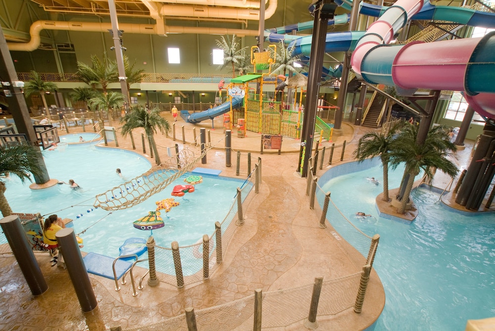 Maui Sands Resort & Indoor Waterpark in Sandusky, United States