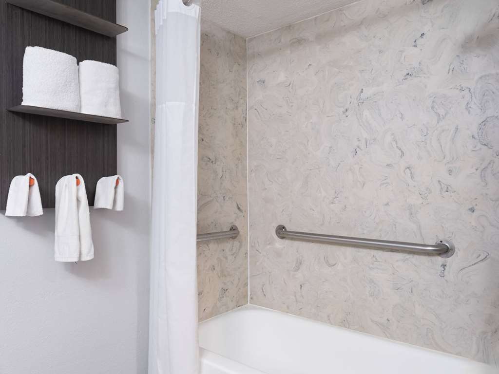Baymont by Wyndham Indianapolis East - photo 19
