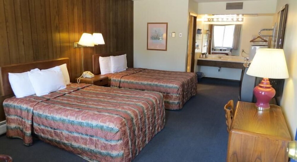 Coachlight Motel - photo 2
