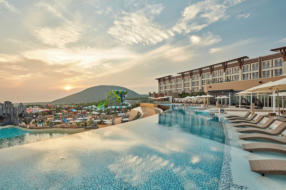 Shinhwa Jeju Shinhwa World Hotel & Resorts — 4-Star Luxury Hotel in Seogwipo, South Korea