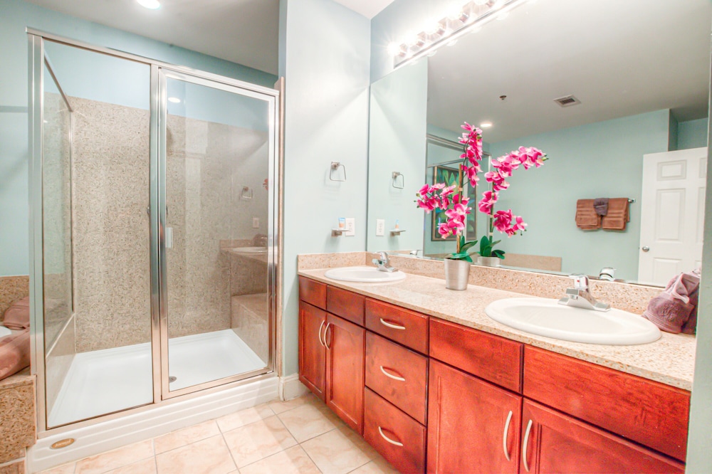 Laketown Wharf Resort by Aneliya's Rentals - photo 802