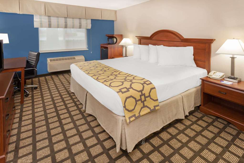 Baymont by Wyndham Galesburg - photo 11