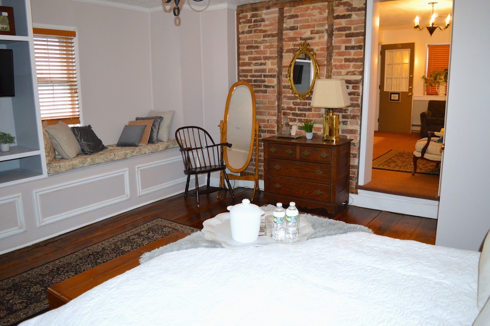 The Historic Fairfield Inn 1757 - photo 4