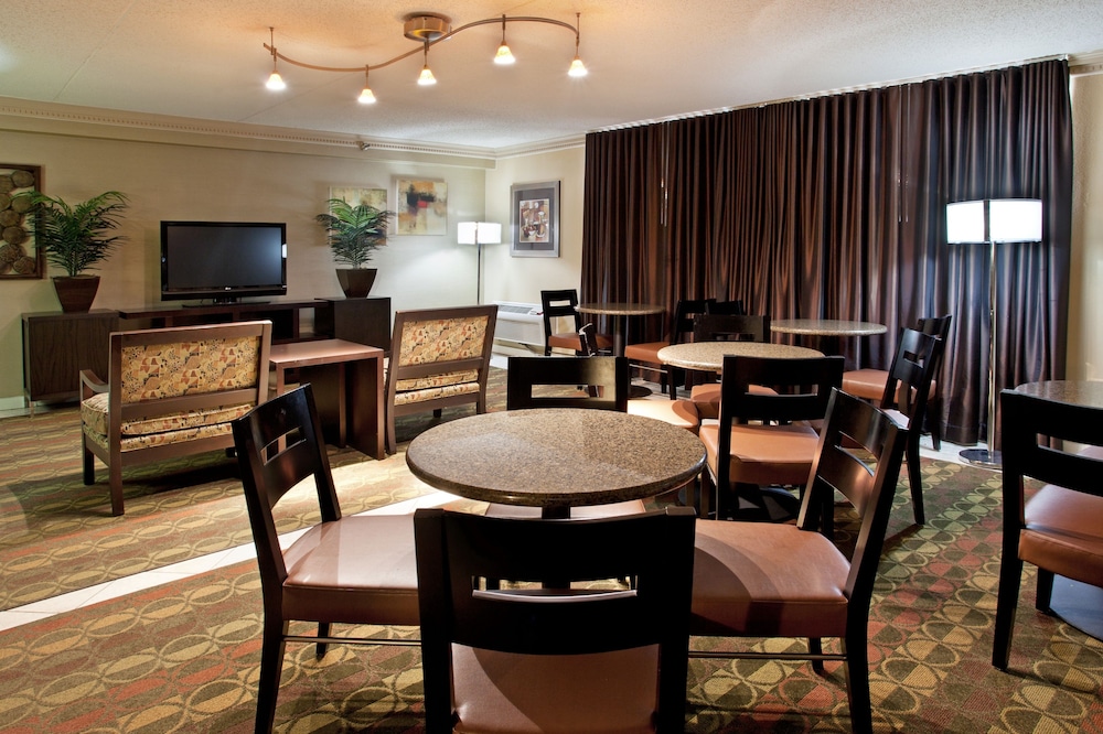 Crowne Plaza Columbus North Worthington by IHG - photo 25