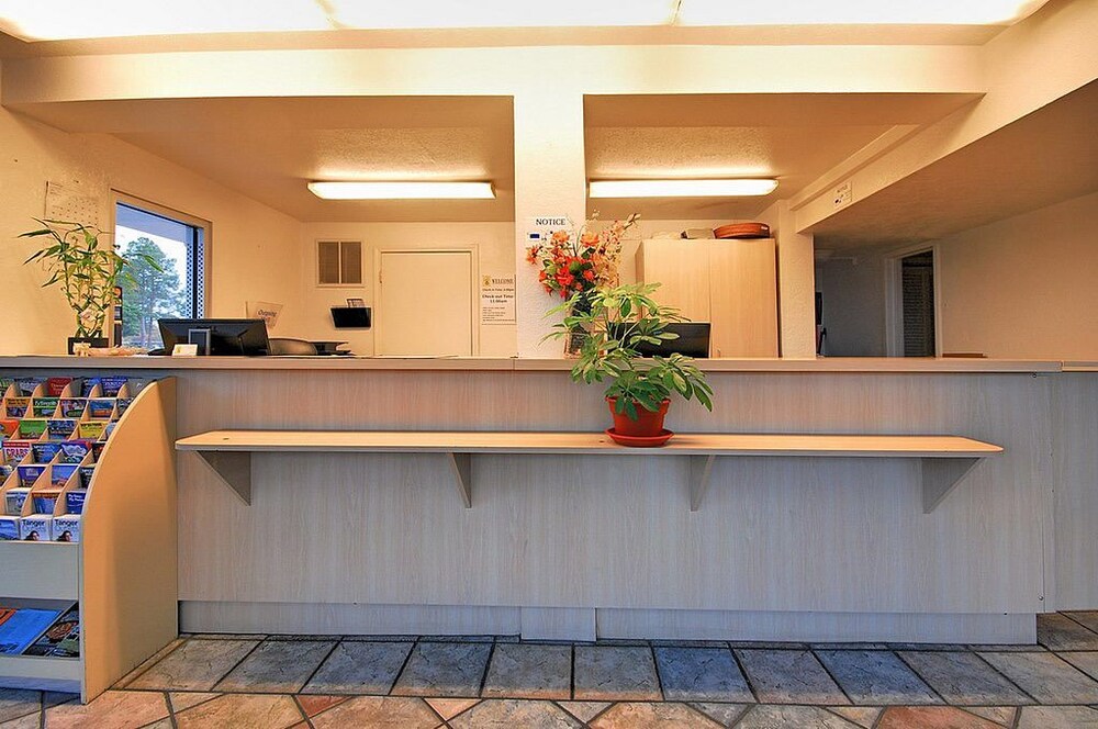 Super 6 Inn Suites - photo 3