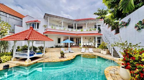Emerald Luxury & Comfort Villa in Nusa Dua — 4-Star Luxury Hotel in Nusa Dua, Indonesia