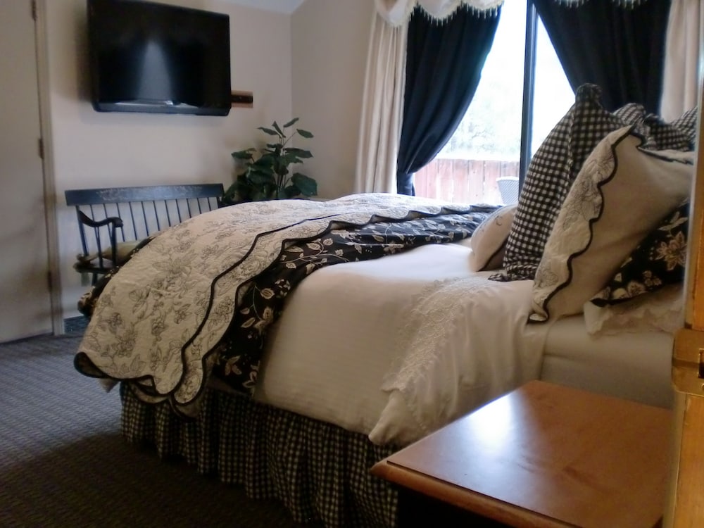 The North Shore Inn - photo 15