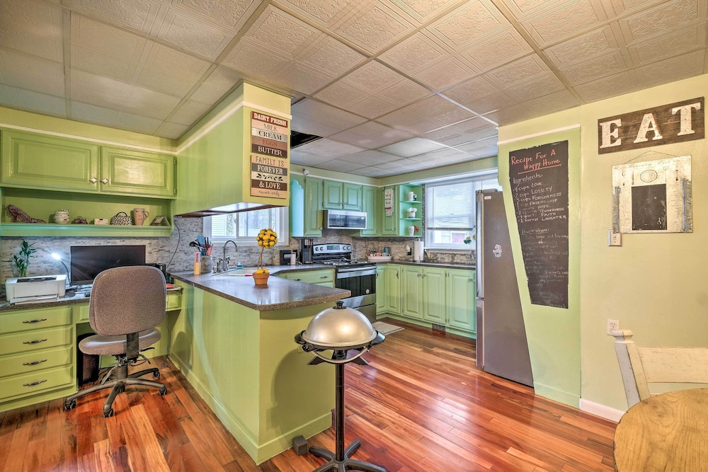 Stylish Suburban Getaway 10 Miles to Royal Mtn in Johnstown, United States