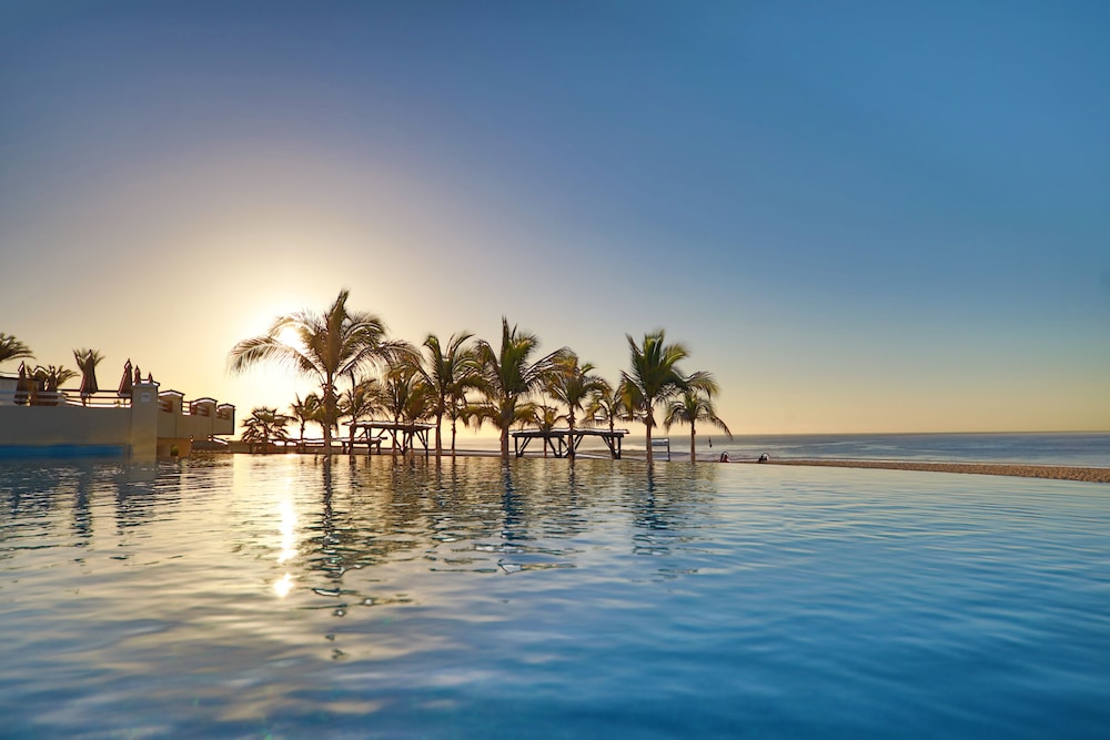 Infinity pool