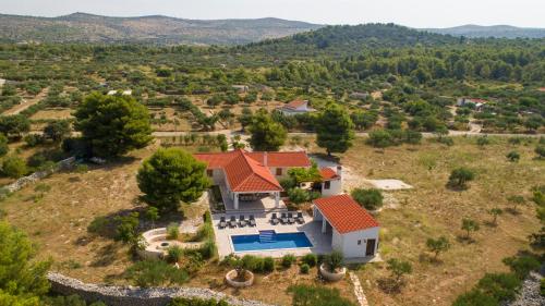 Luxury Villa Nature with heated private pool sauna & fire pit a short walk to the beach — 4-Star Luxury Hotel in Milna, Croatia