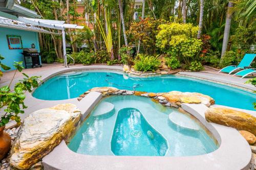 Pool Party North - carbon neutral hotel in Holmes Beach