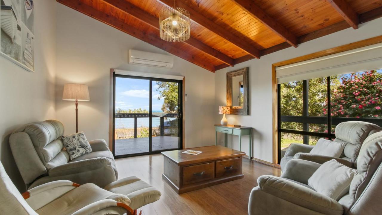 Anchored on Capes 5 Bed Lakes Entrance Stay — 4-Star Luxury Hotel in Lakes Entrance, Australia