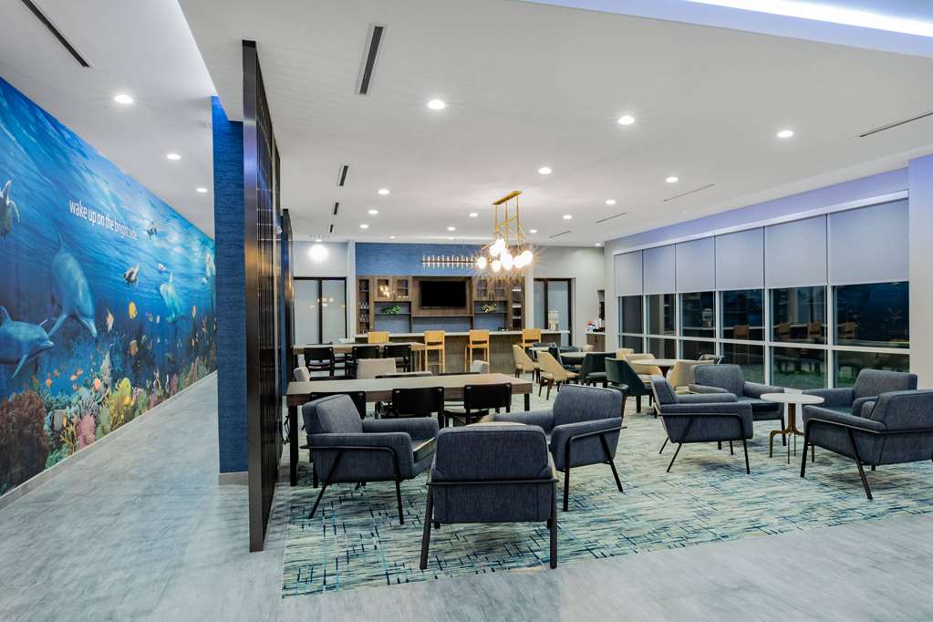 La Quinta Inn & Suites by Wyndham Galveston North at I 45 - photo 8