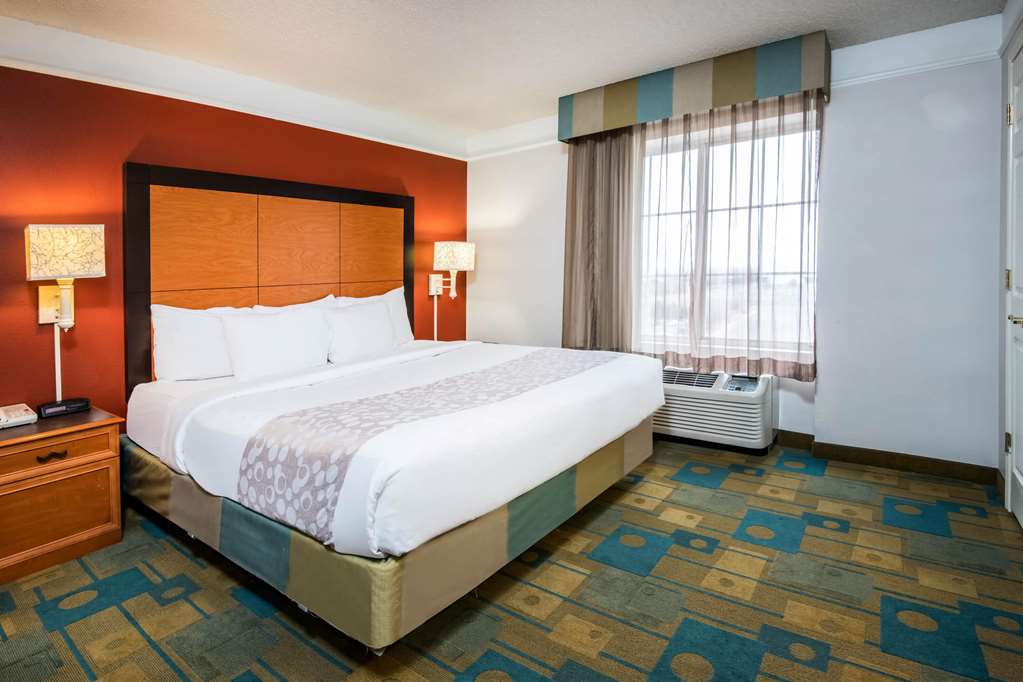 La Quinta Inn & Suites by Wyndham Colorado Springs South AP - photo 50