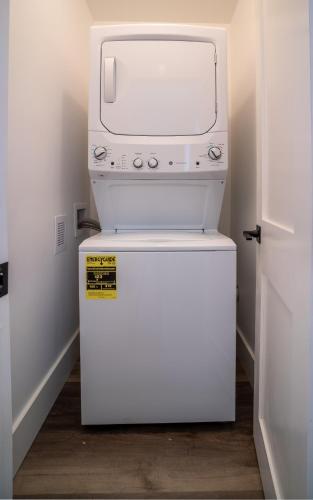 Plush 2 bed apt in Riverside Heights