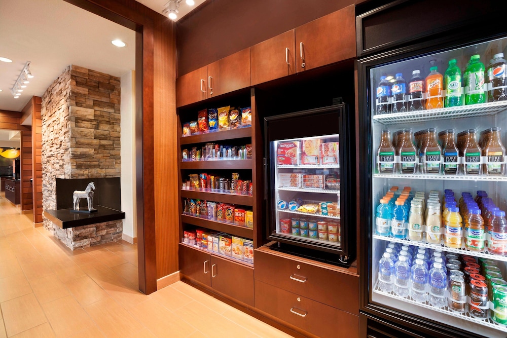 Fairfield by Marriott Inn & Suites Lansing West - photo 12