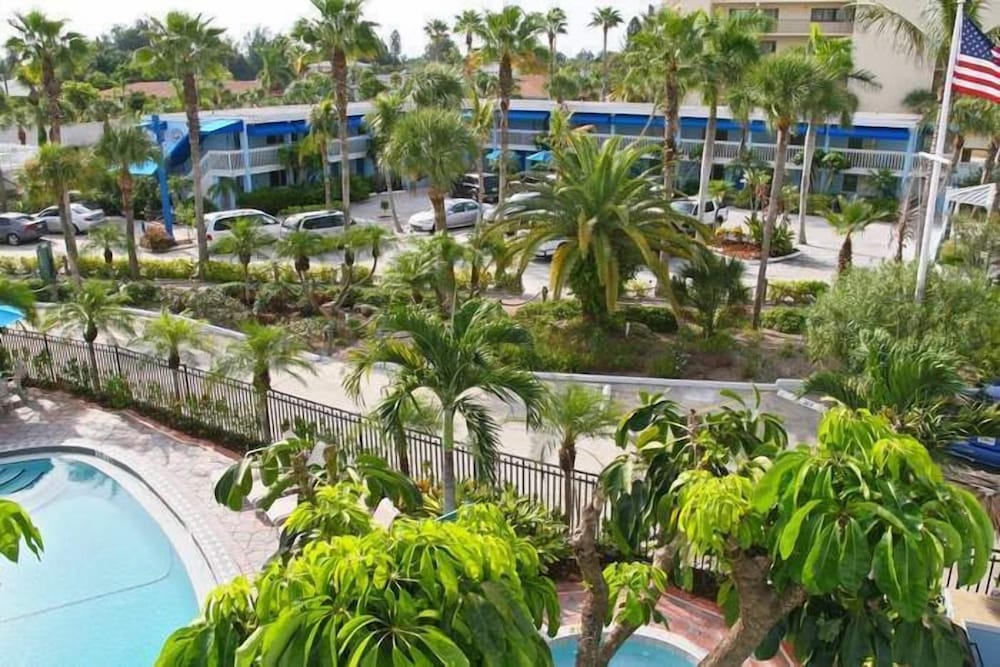 Sea Club V Beach Resort - carbon neutral hotel in Siesta Key