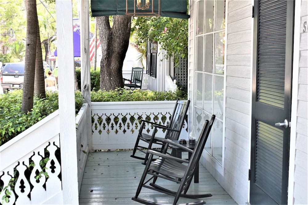 Simonton Court Historic Inn & Cottages - photo 26